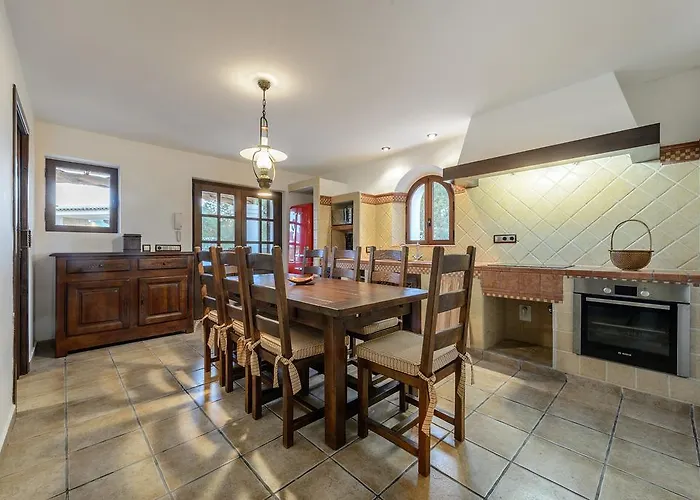 Villa Almond